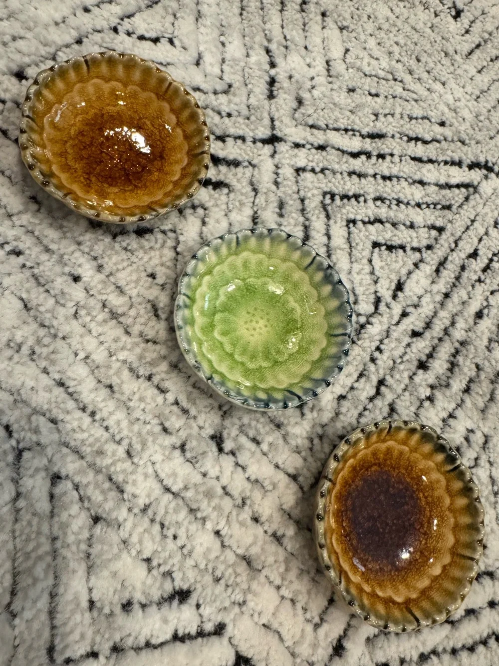 Vintage Japanese Lotus Flower Dipping Bowls – Set of 3 Crackle Glaze Pottery